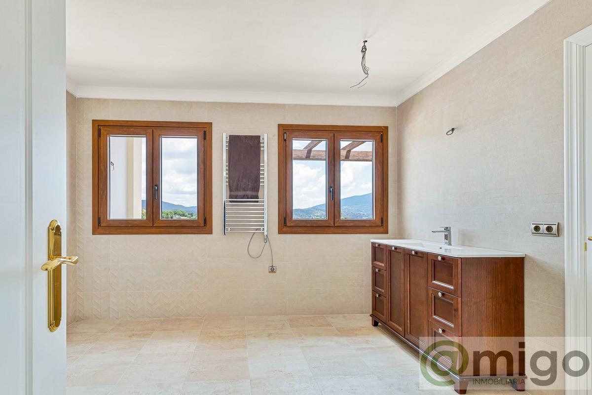 For sale of villa in La Cala Golf