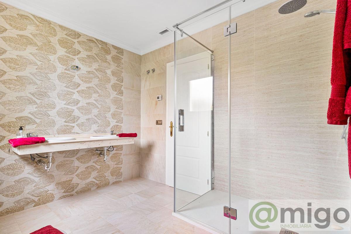 For sale of villa in La Cala Golf