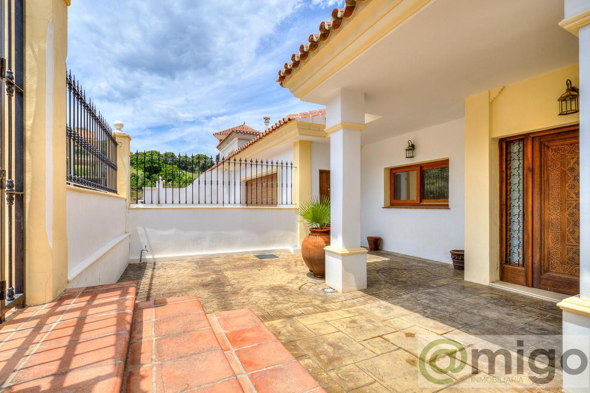 For sale of villa in La Cala Golf