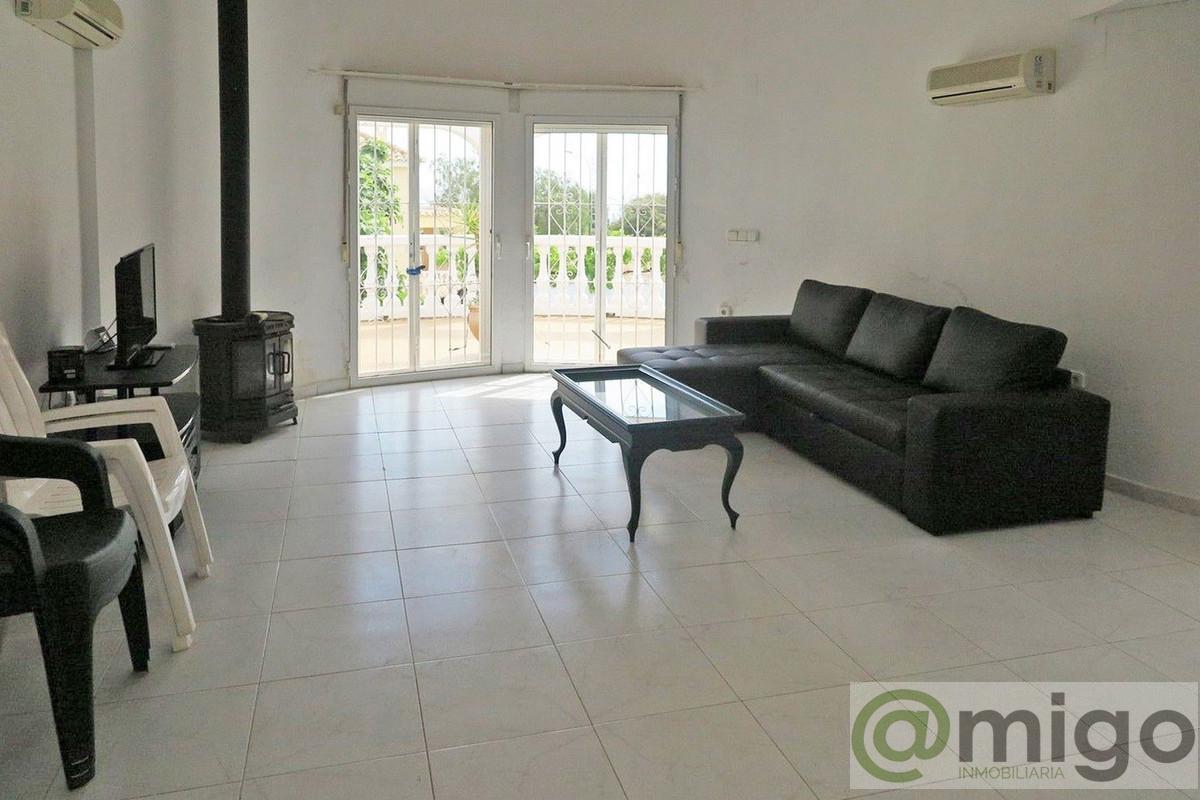 For sale of villa in Estepona