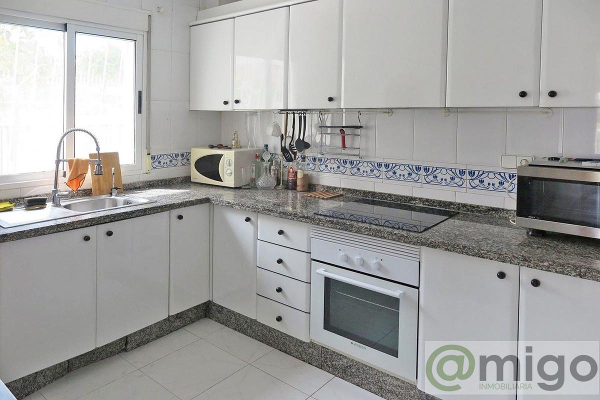 For sale of villa in Estepona