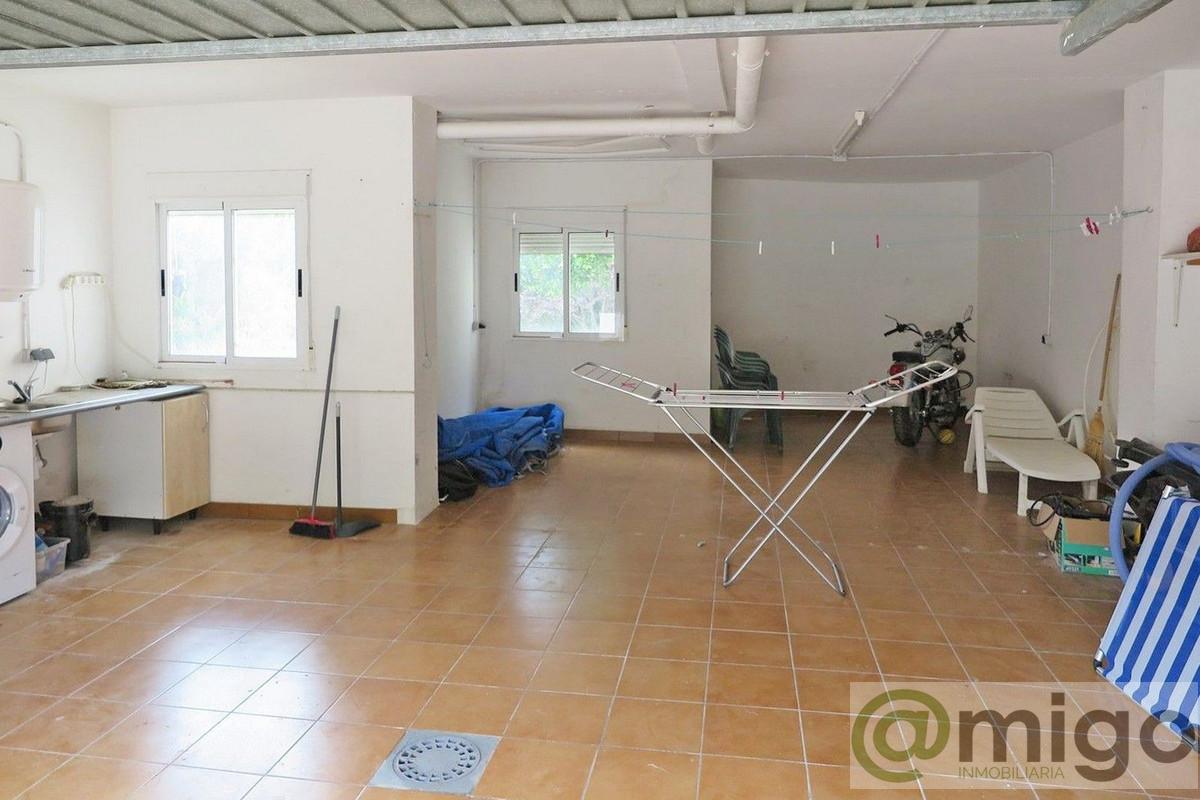 For sale of villa in Estepona