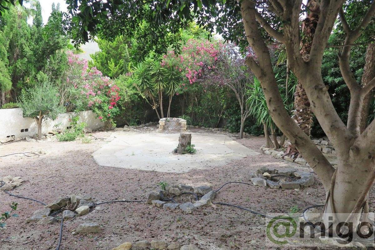 For sale of villa in Estepona