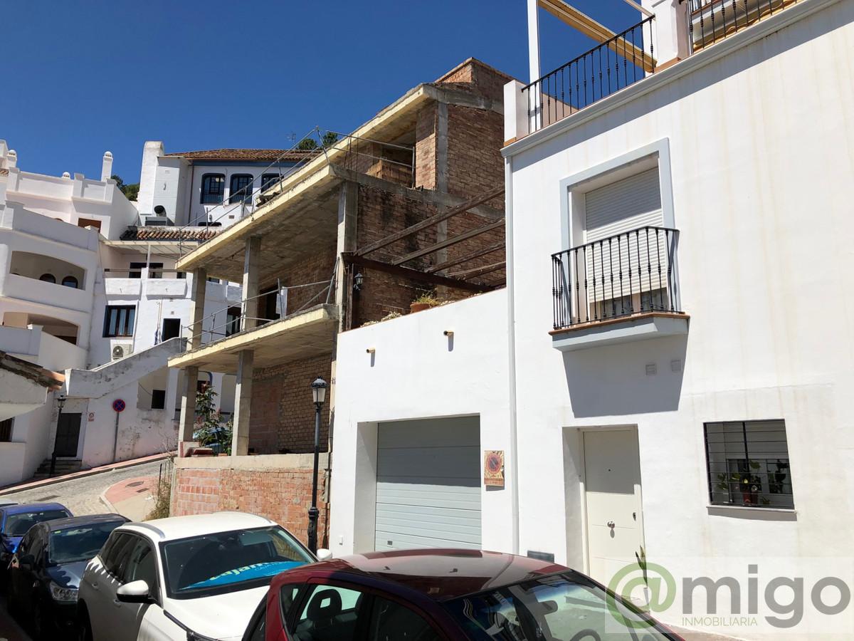 For sale of commercial in Marbella