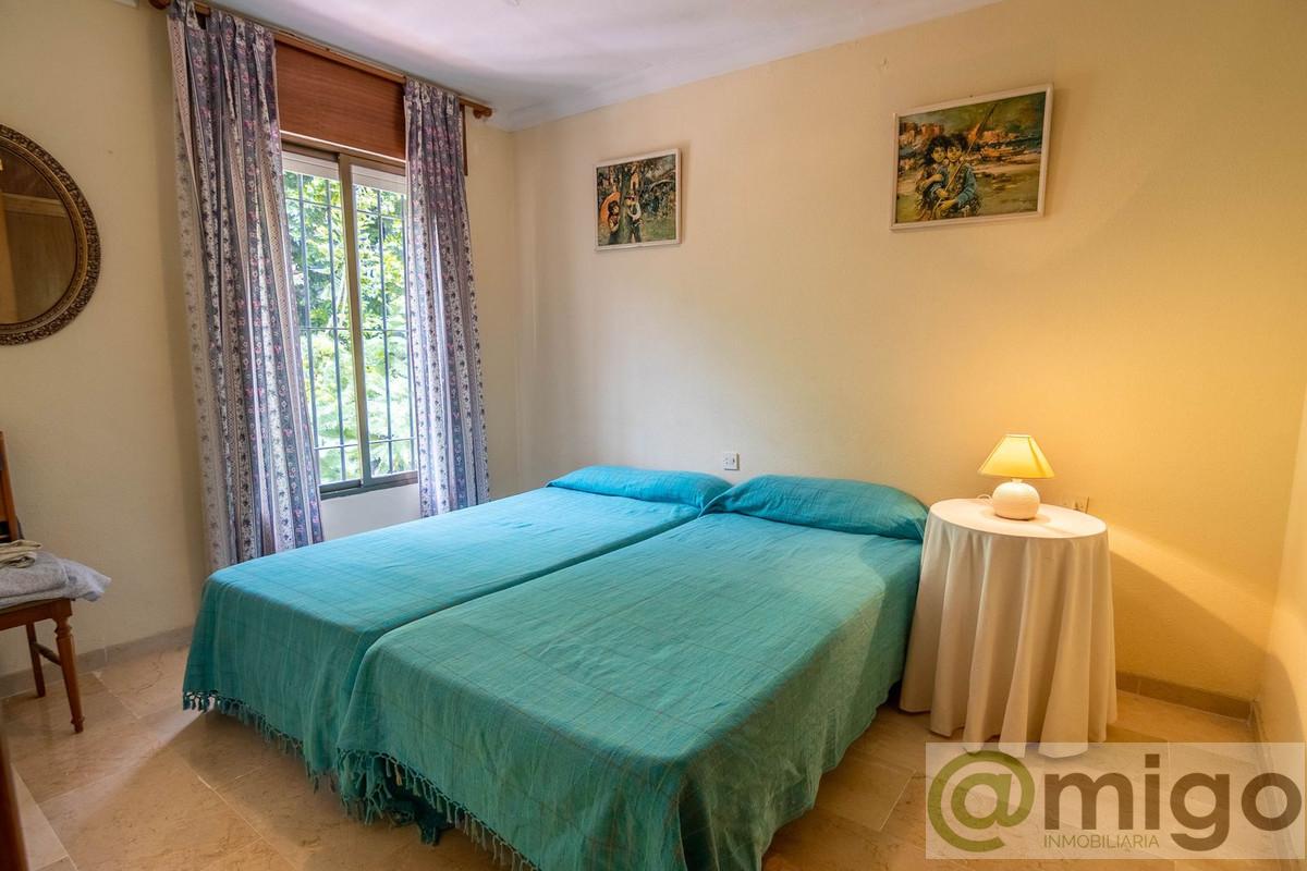 For sale of villa in Estepona