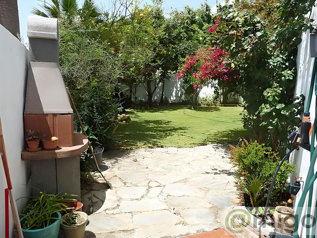 For sale of villa in Estepona