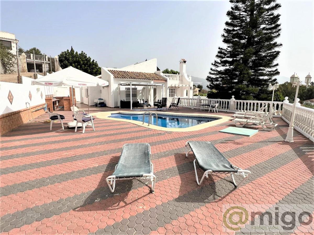 For sale of villa in Cerros del Aguila