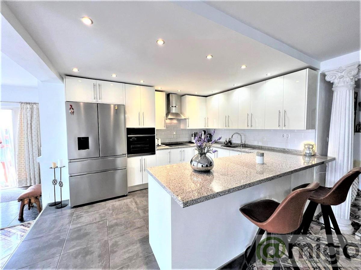 Venta de villa en Cerros del Aguila