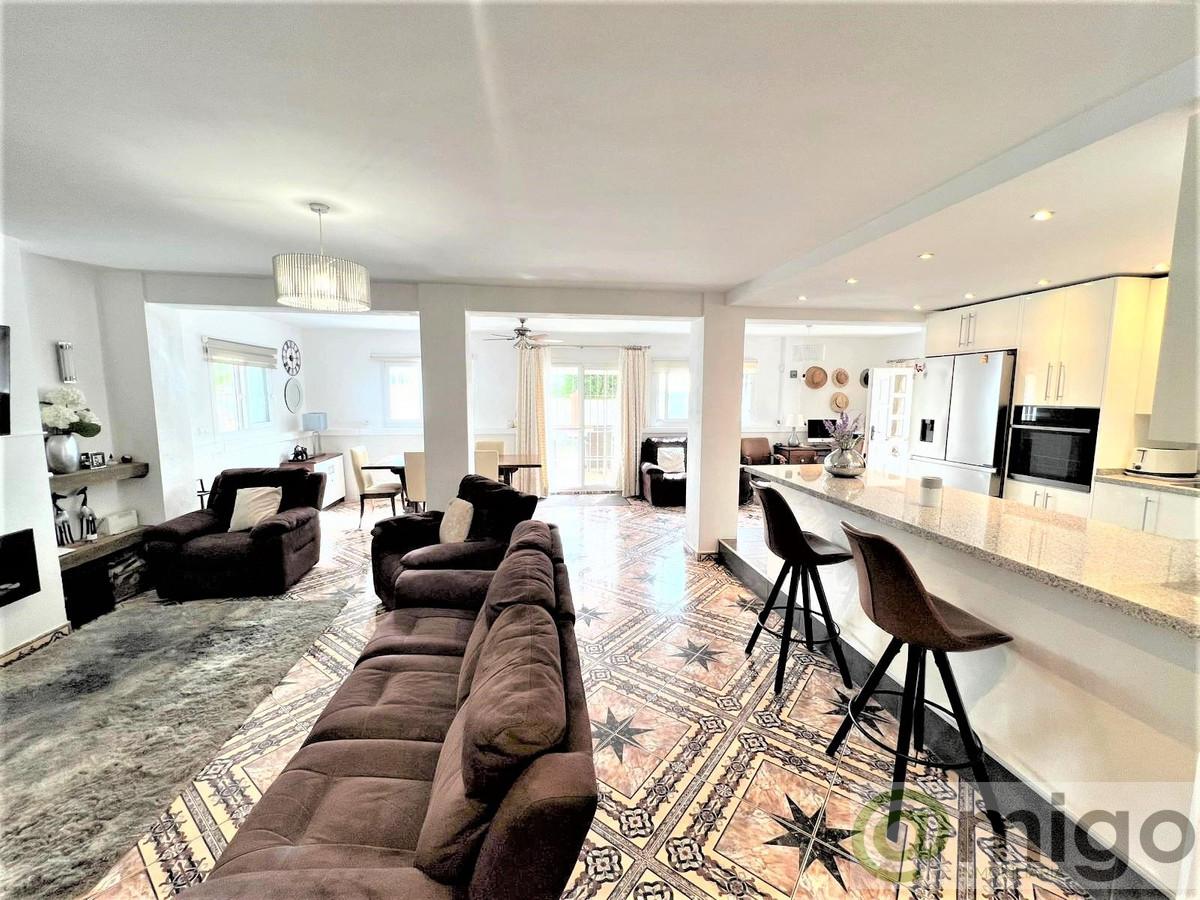 Venta de villa en Cerros del Aguila