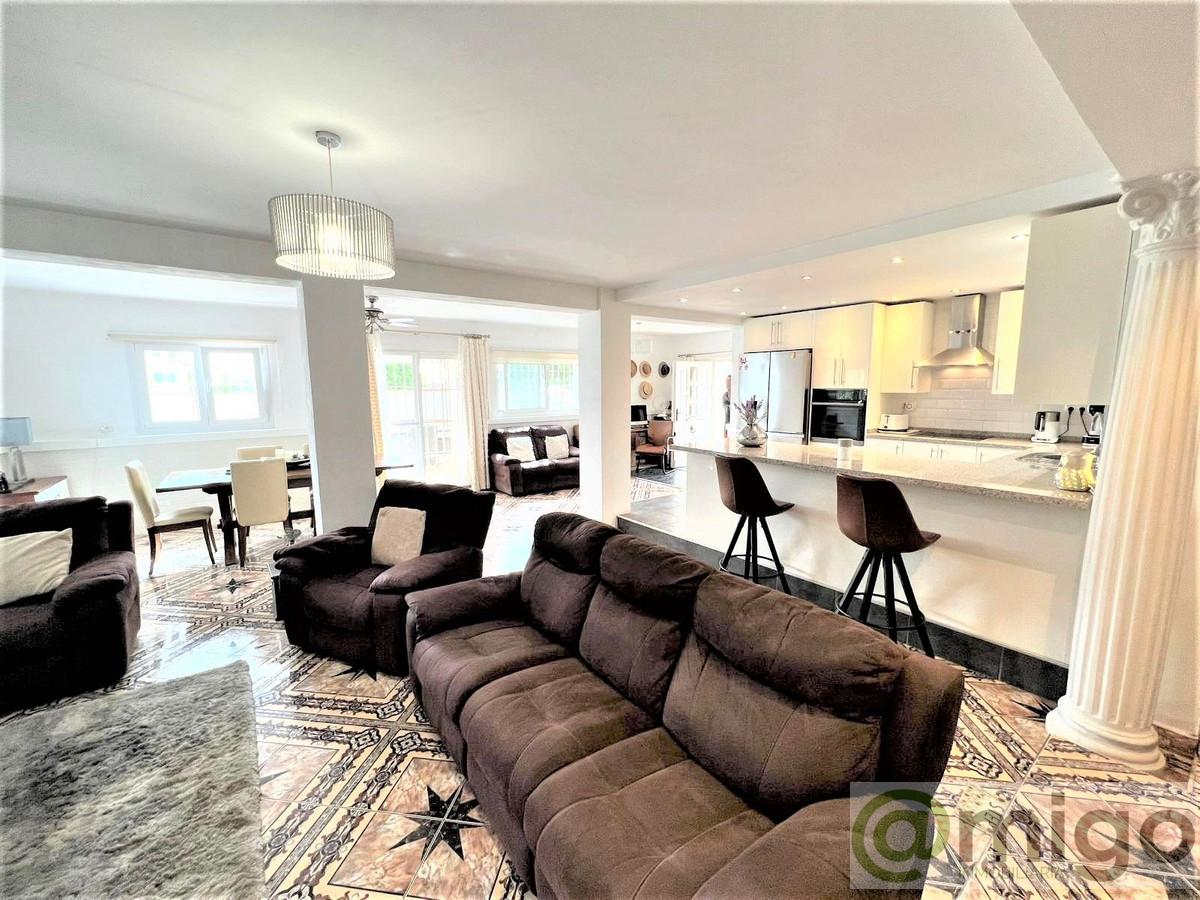 Venta de villa en Cerros del Aguila