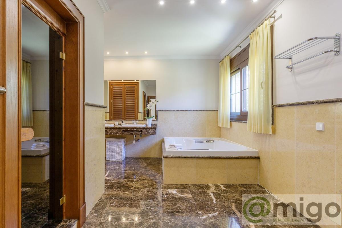 For sale of villa in Mijas Golf