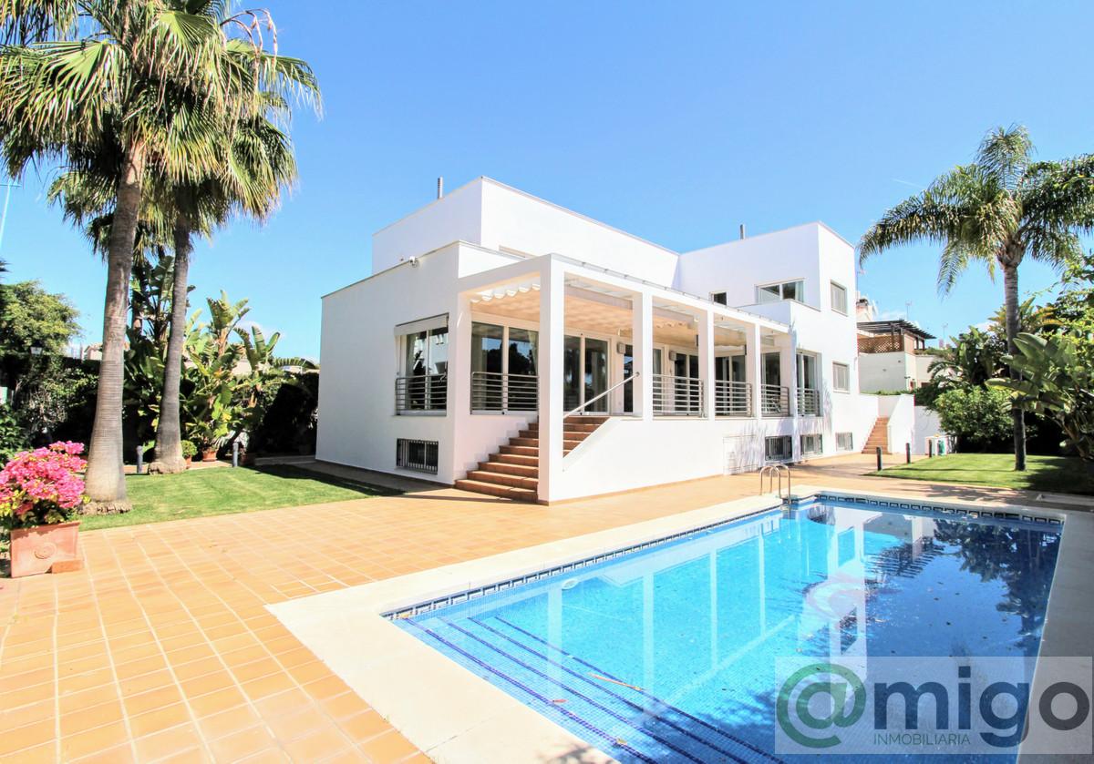 Продажа от

 Виллa на Marbella