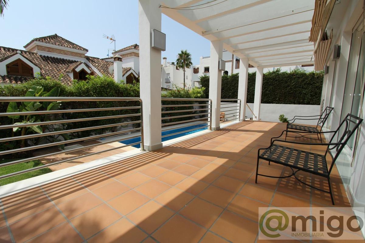 Продажа от

 Виллa на Marbella