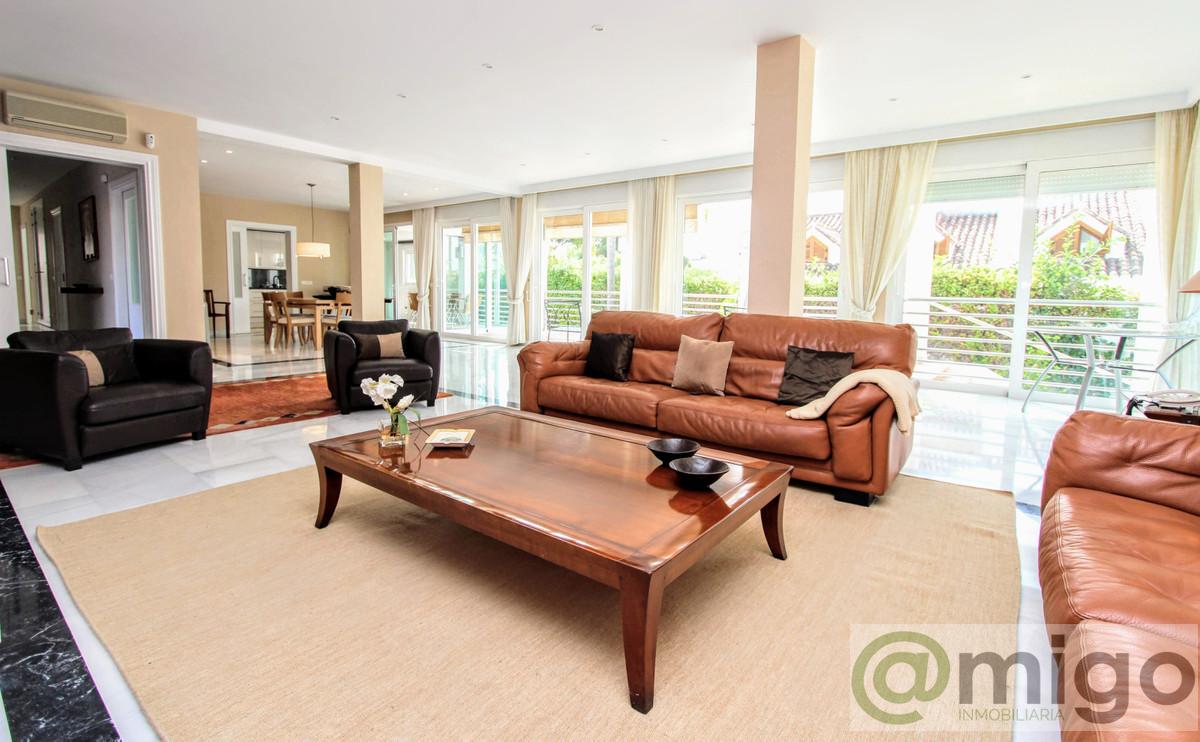 Продажа от

 Виллa на Marbella