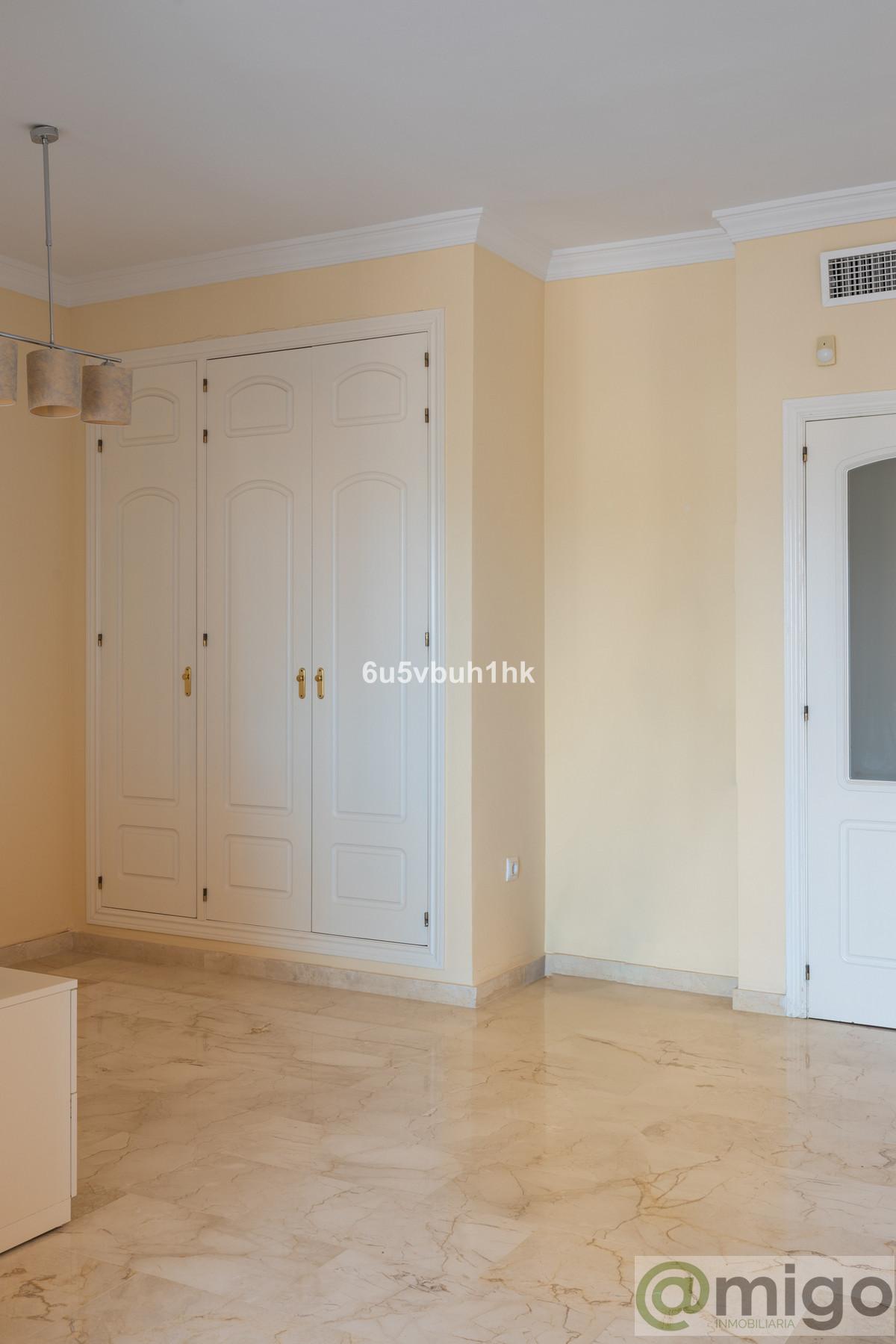 For sale of penthouse in Marbella