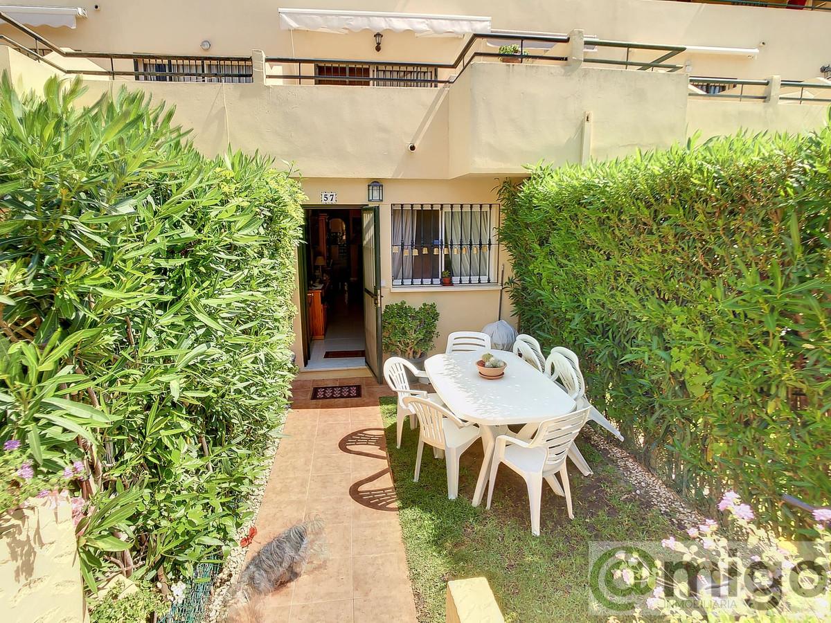 For sale of villa in Calahonda
