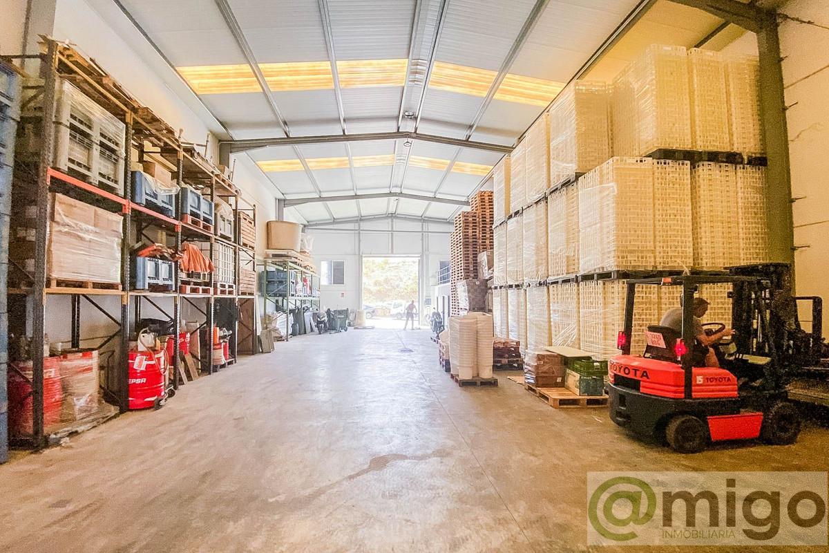 For sale of commercial in Estepona