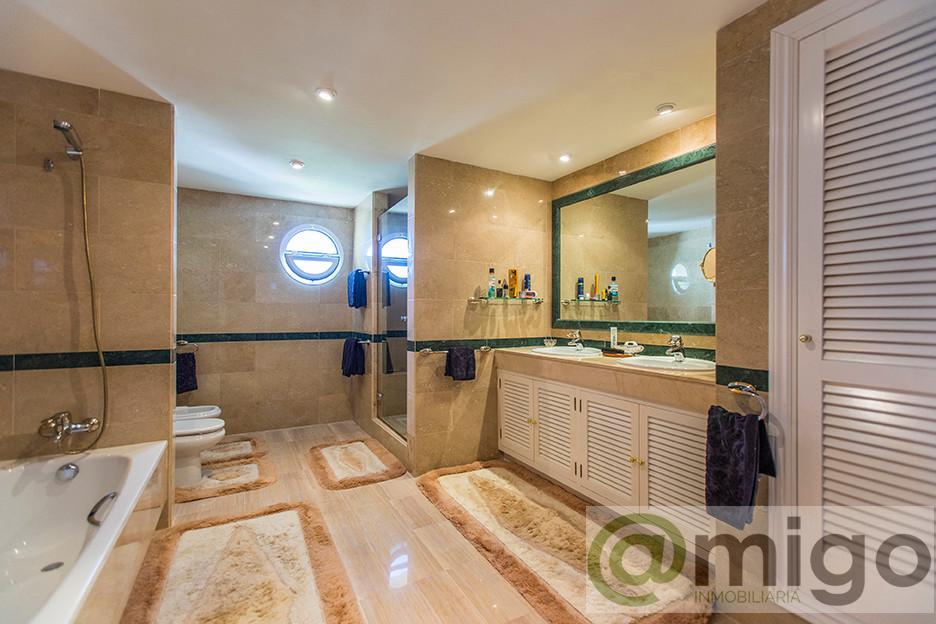 For sale of penthouse in Marbella