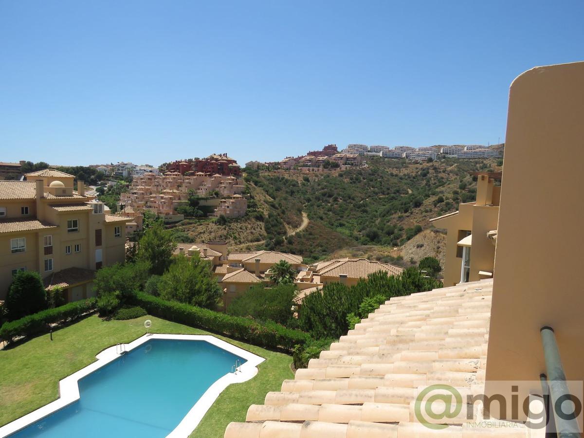 For sale of penthouse in Calahonda
