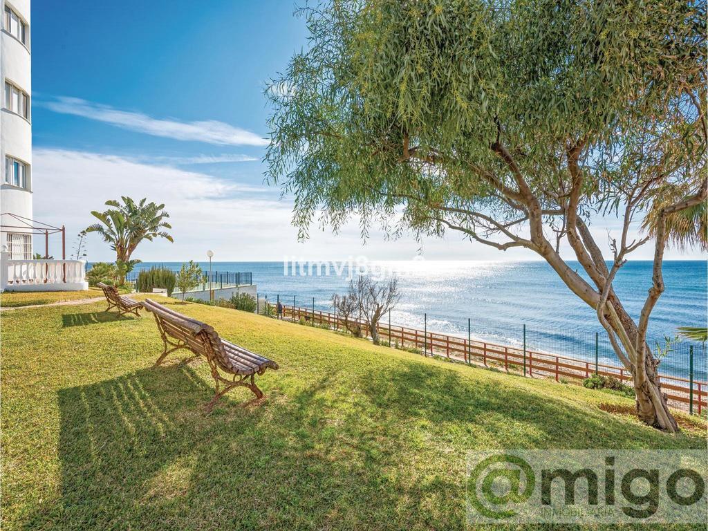 For sale of apartment in Calahonda