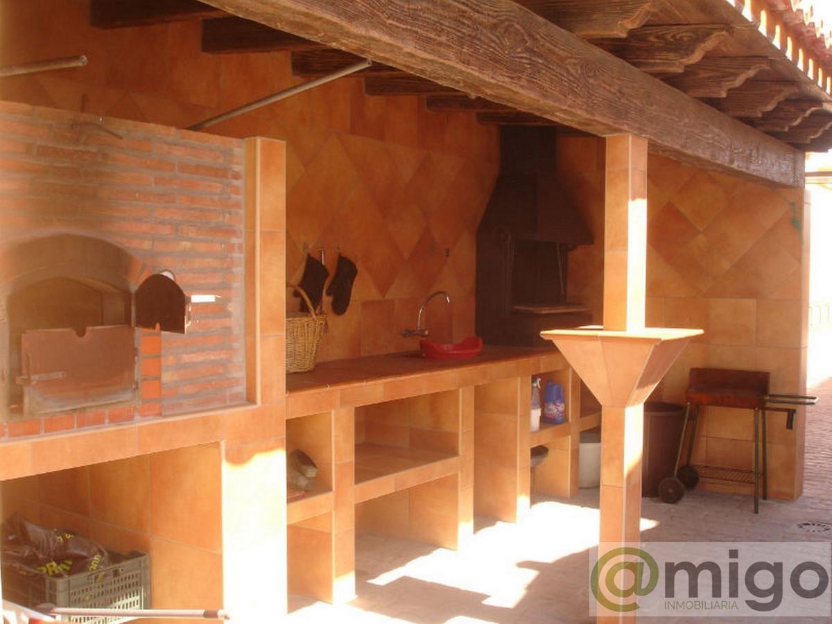 For sale of villa in Estepona