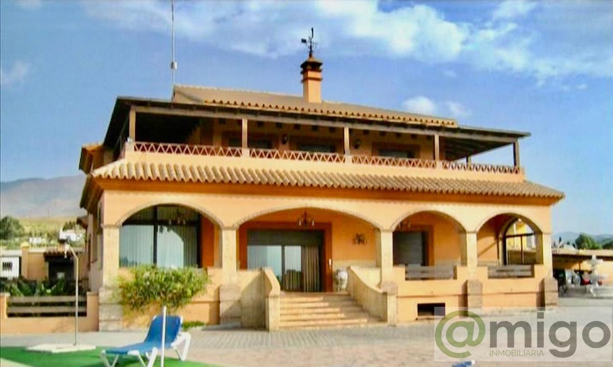 For sale of villa in Estepona