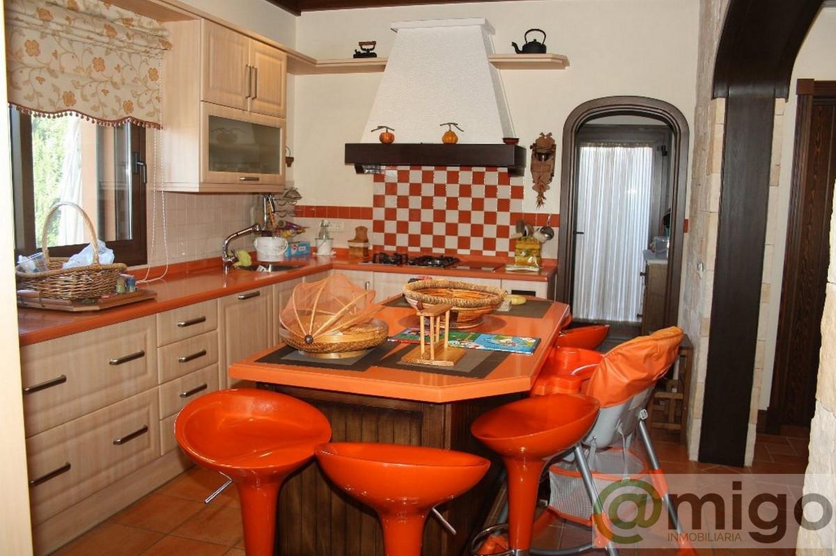 For sale of villa in Estepona
