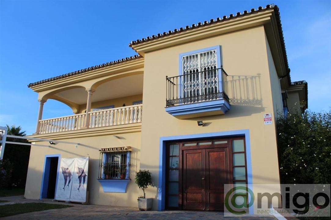 For sale of commercial in Estepona