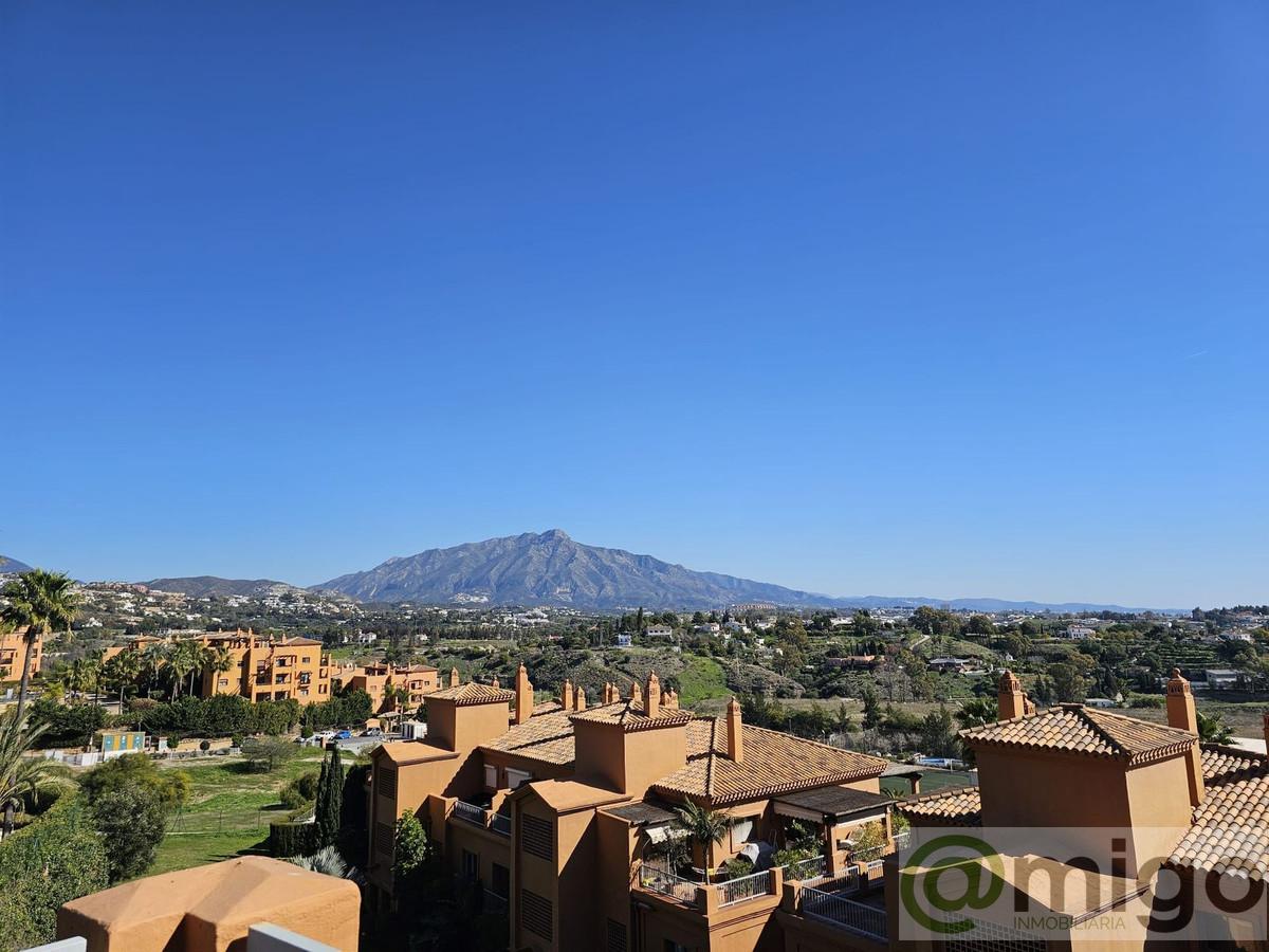 For sale of penthouse in Estepona