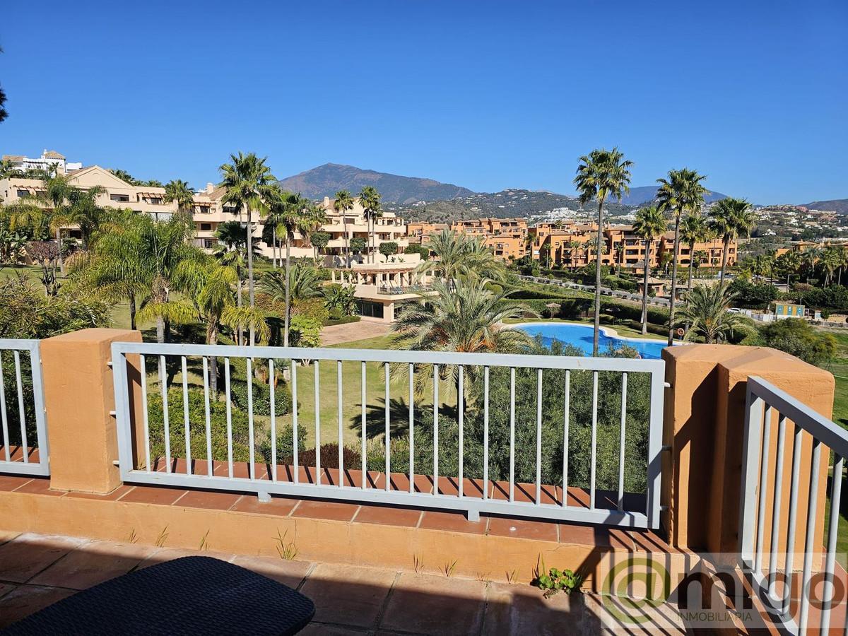 For sale of penthouse in Estepona