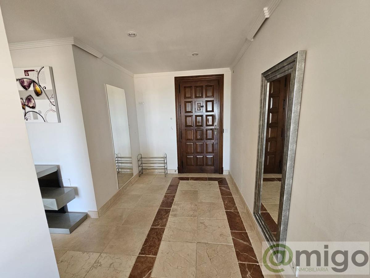 For sale of penthouse in Estepona