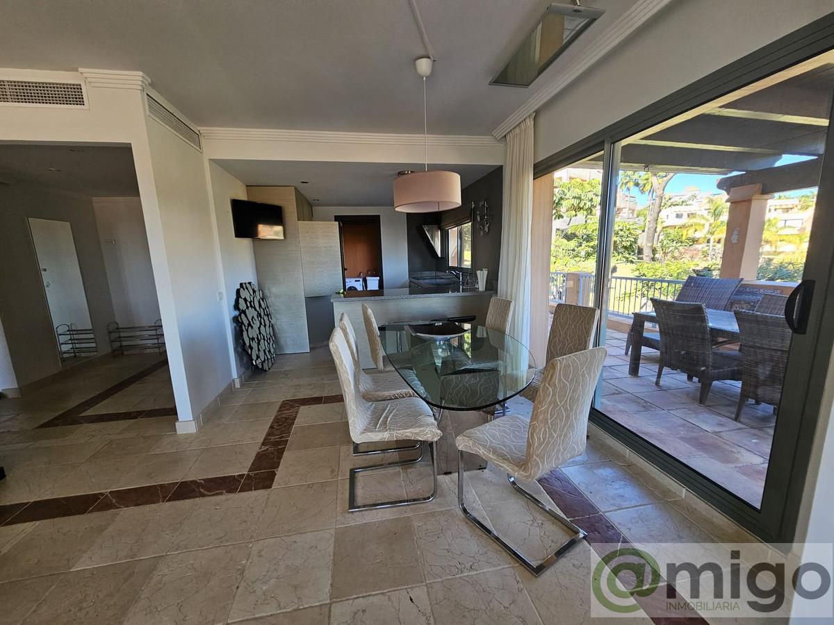 For sale of penthouse in Estepona