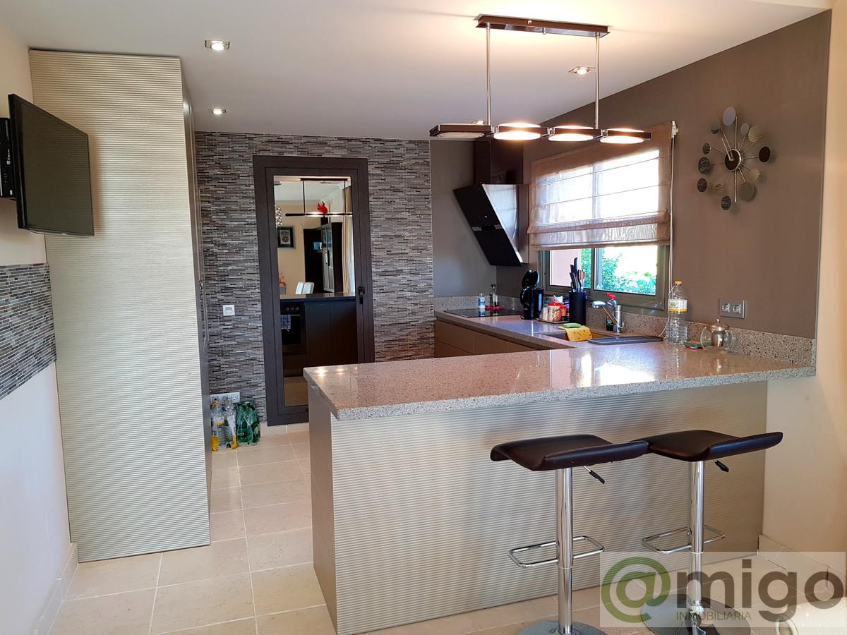 For sale of penthouse in Estepona