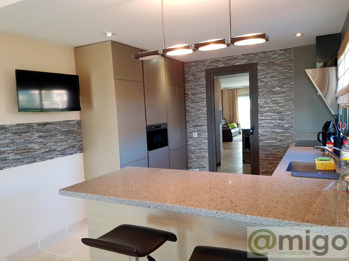 For sale of penthouse in Estepona