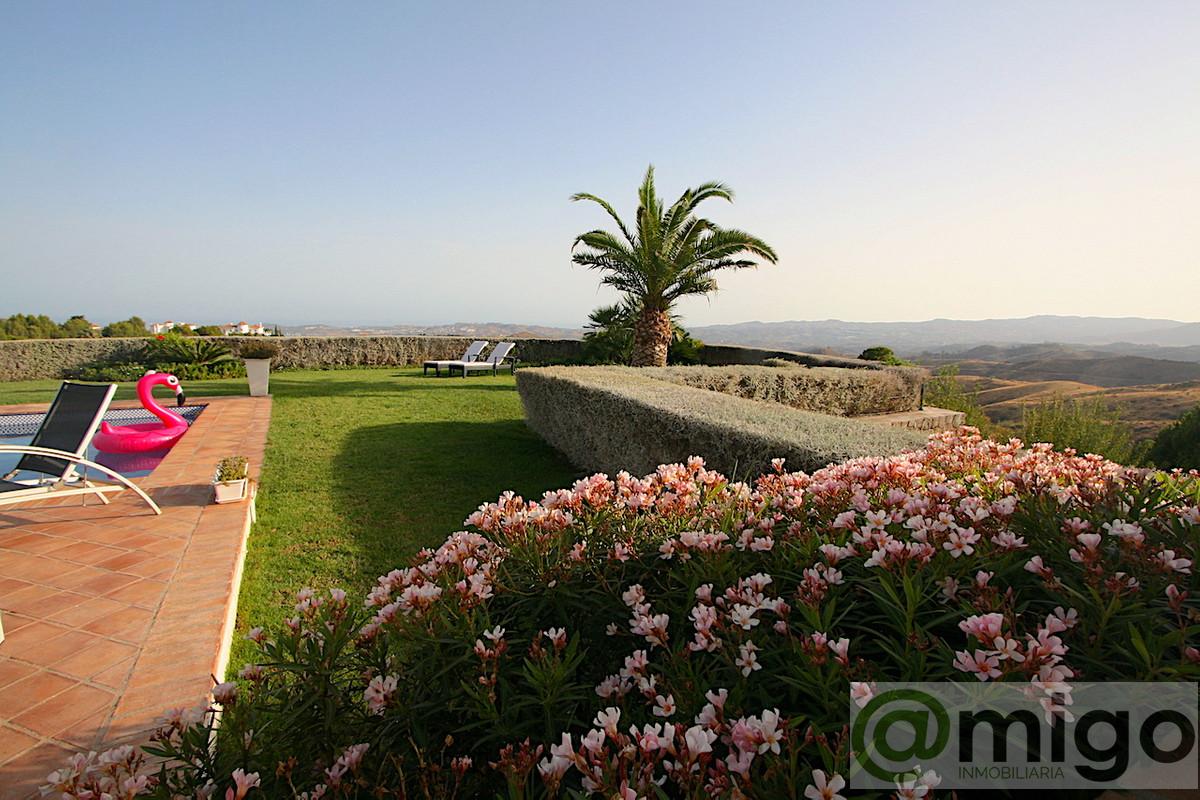 For sale of villa in Mijas