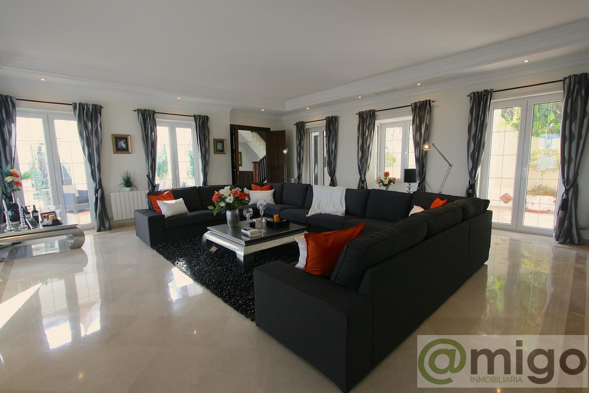 For sale of villa in Mijas