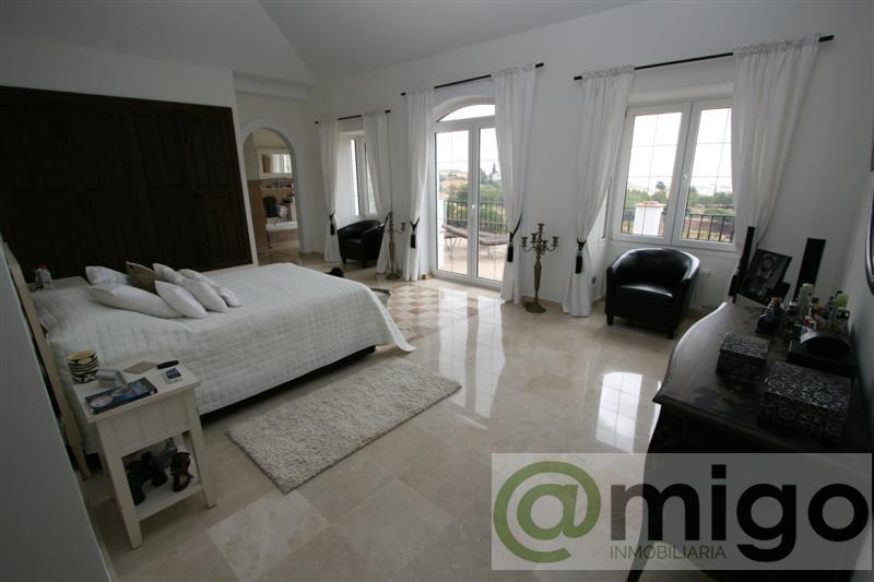 For sale of villa in Mijas