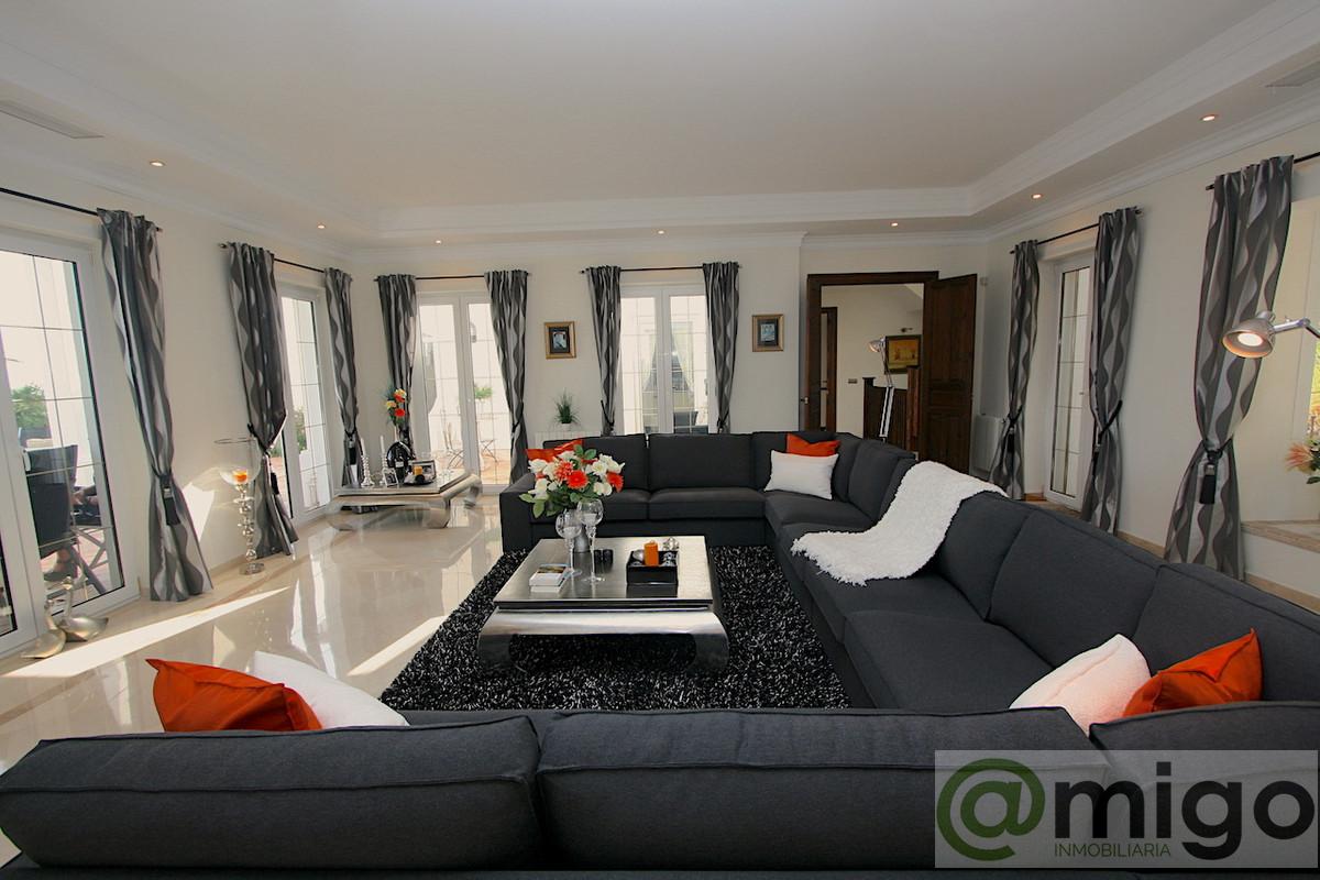 For sale of villa in Mijas