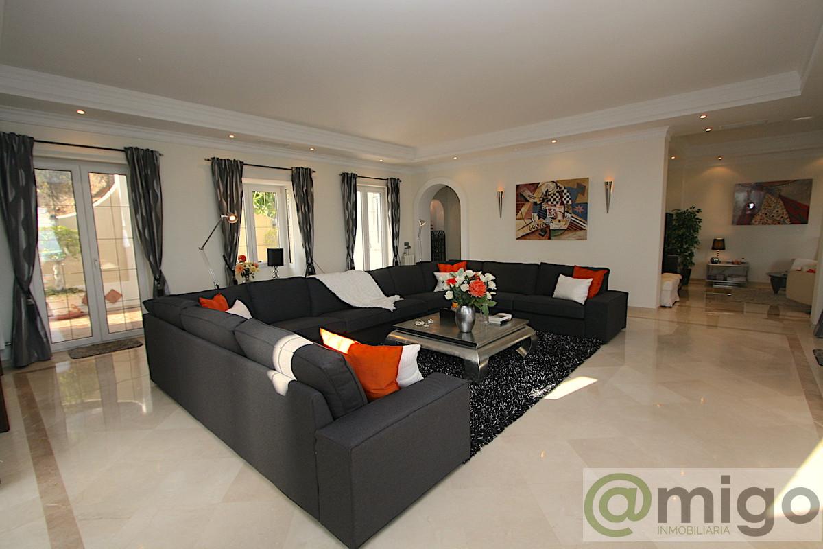 For sale of villa in Mijas