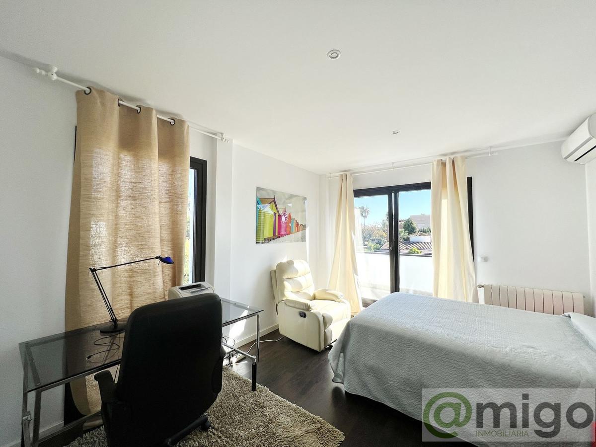 Продажа от

 Виллa на Marbella