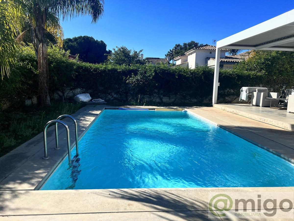 Продажа от

 Виллa на Marbella