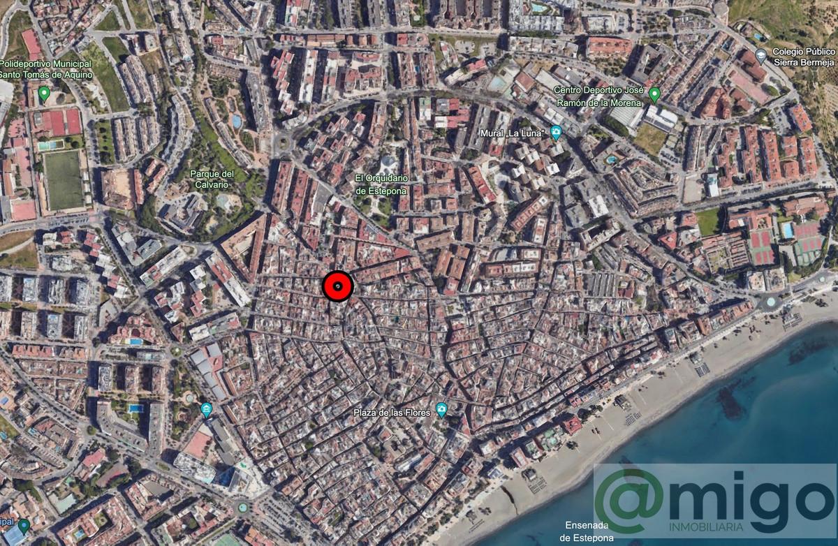 For sale of premises in Estepona
