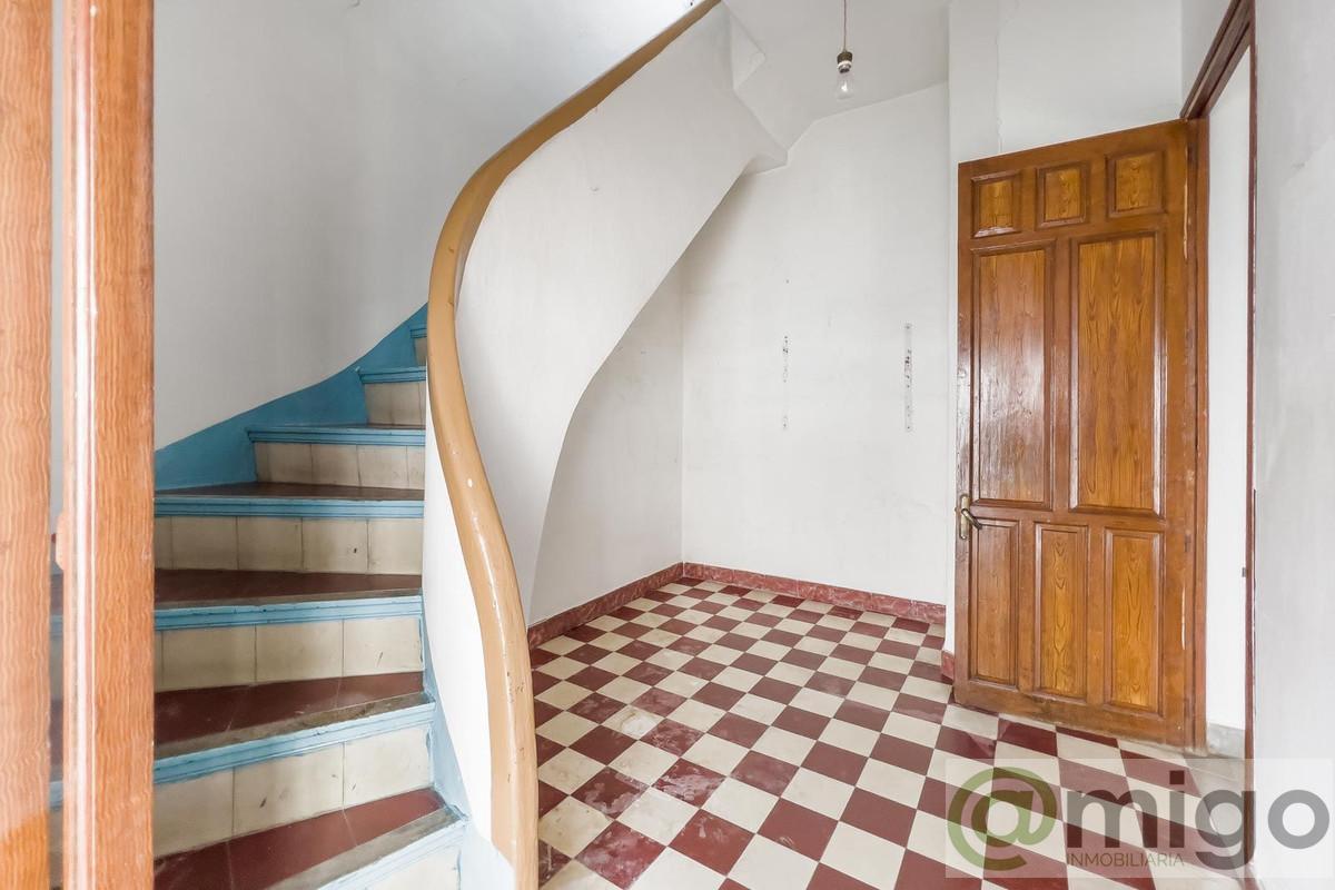For sale of commercial in Estepona