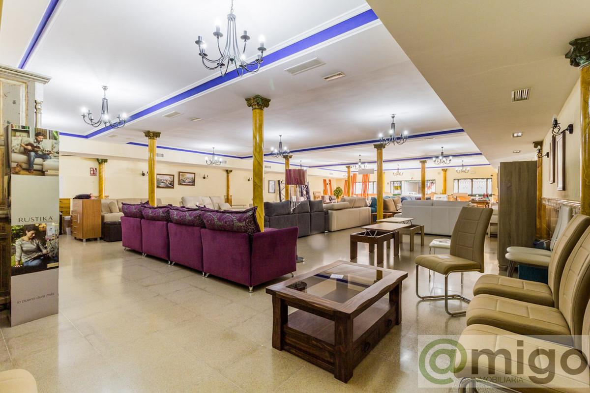 For sale of commercial in Estepona
