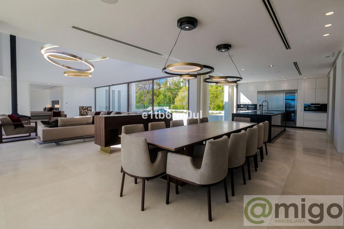 Продажа от

 Виллa на Marbella