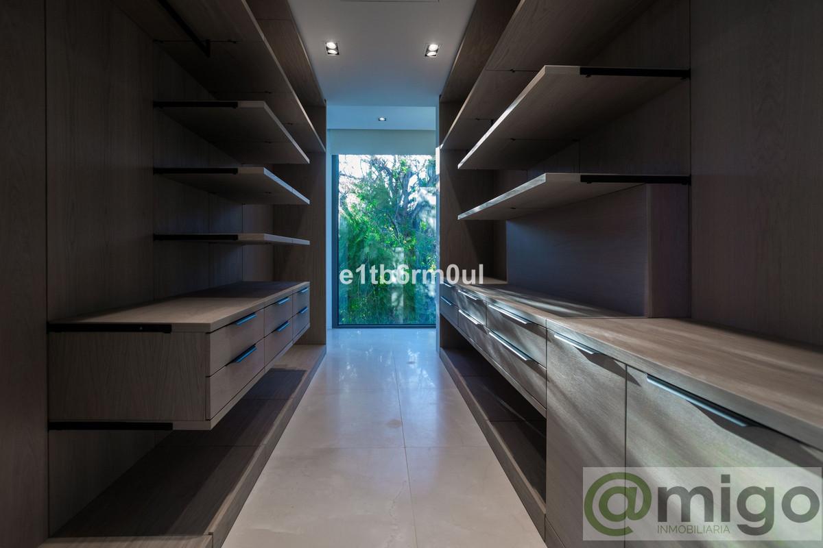 Продажа от

 Виллa на Marbella