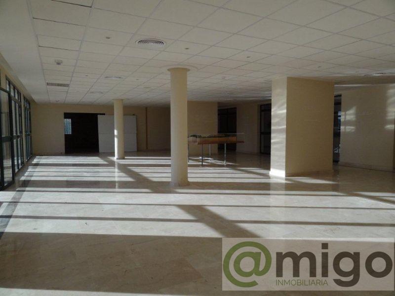 For sale of commercial in Málaga