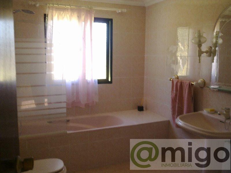 For sale of villa in Estepona