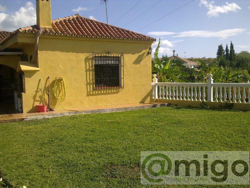 For sale of villa in Estepona
