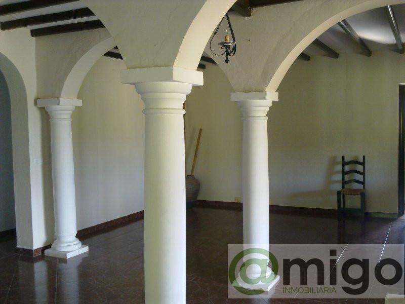 For sale of villa in Estepona